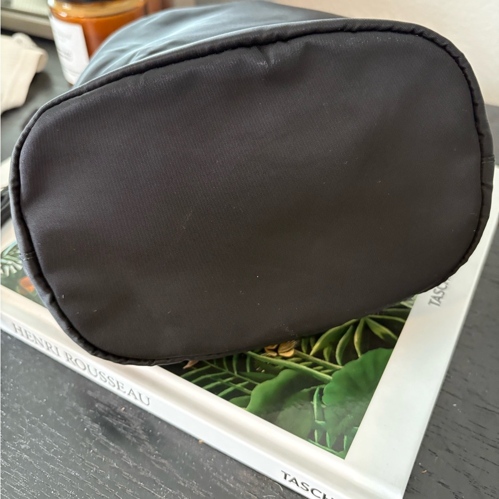 Pre-Loved Prada Re-Nylon Pouch Bag Black - Picture 4 of 10